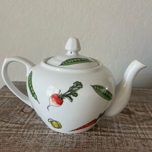 CORDON BLEU BIA Ceramic Teapot with top and handle